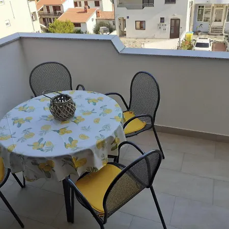 Apartment Charming In Pula