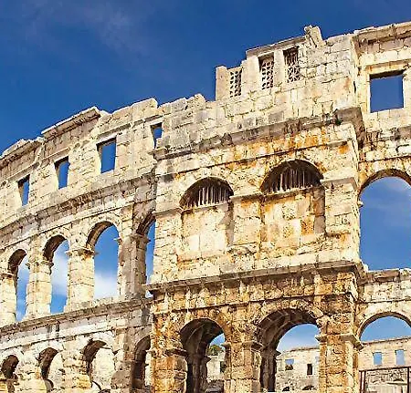 Apartment Charming In Pula