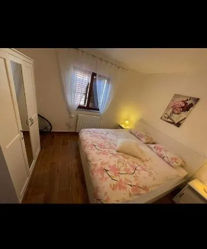 Apartment Charming In Pula