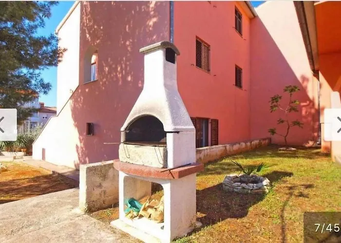 Charming In Apartment Pula