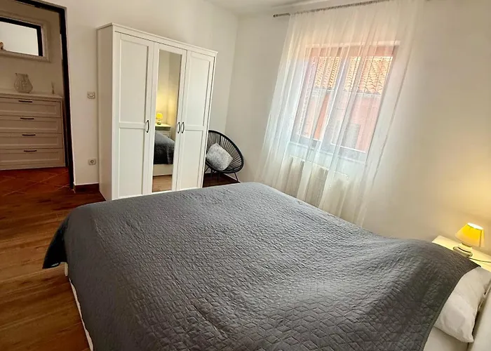 Apartment Charming In Pula