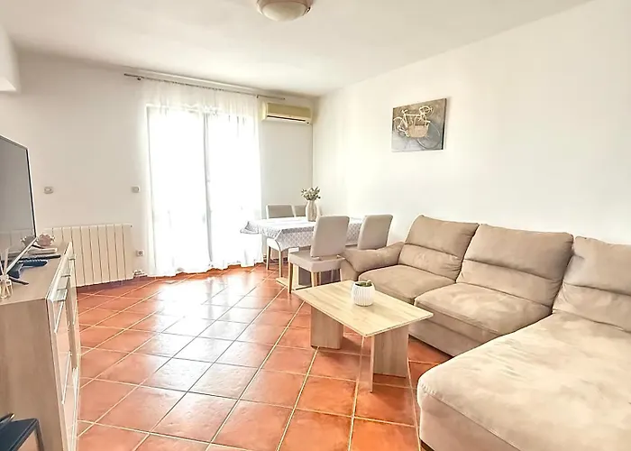 Apartment Charming In Pula
