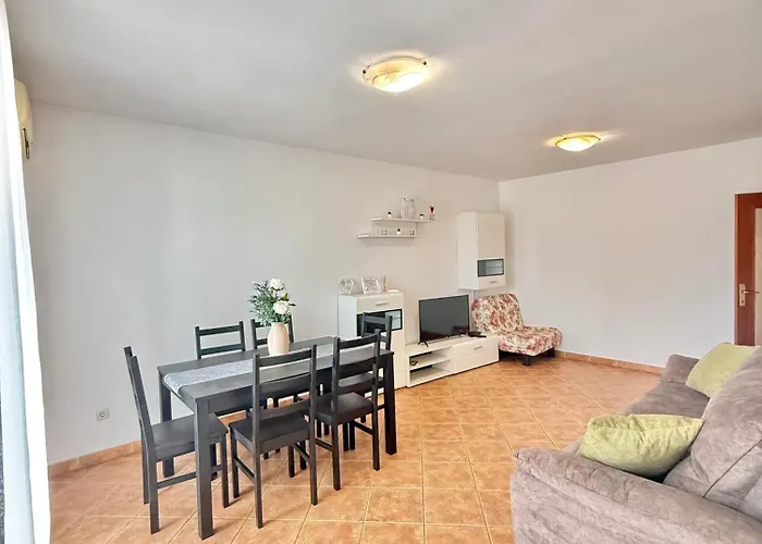 Apartment Charming In Pula